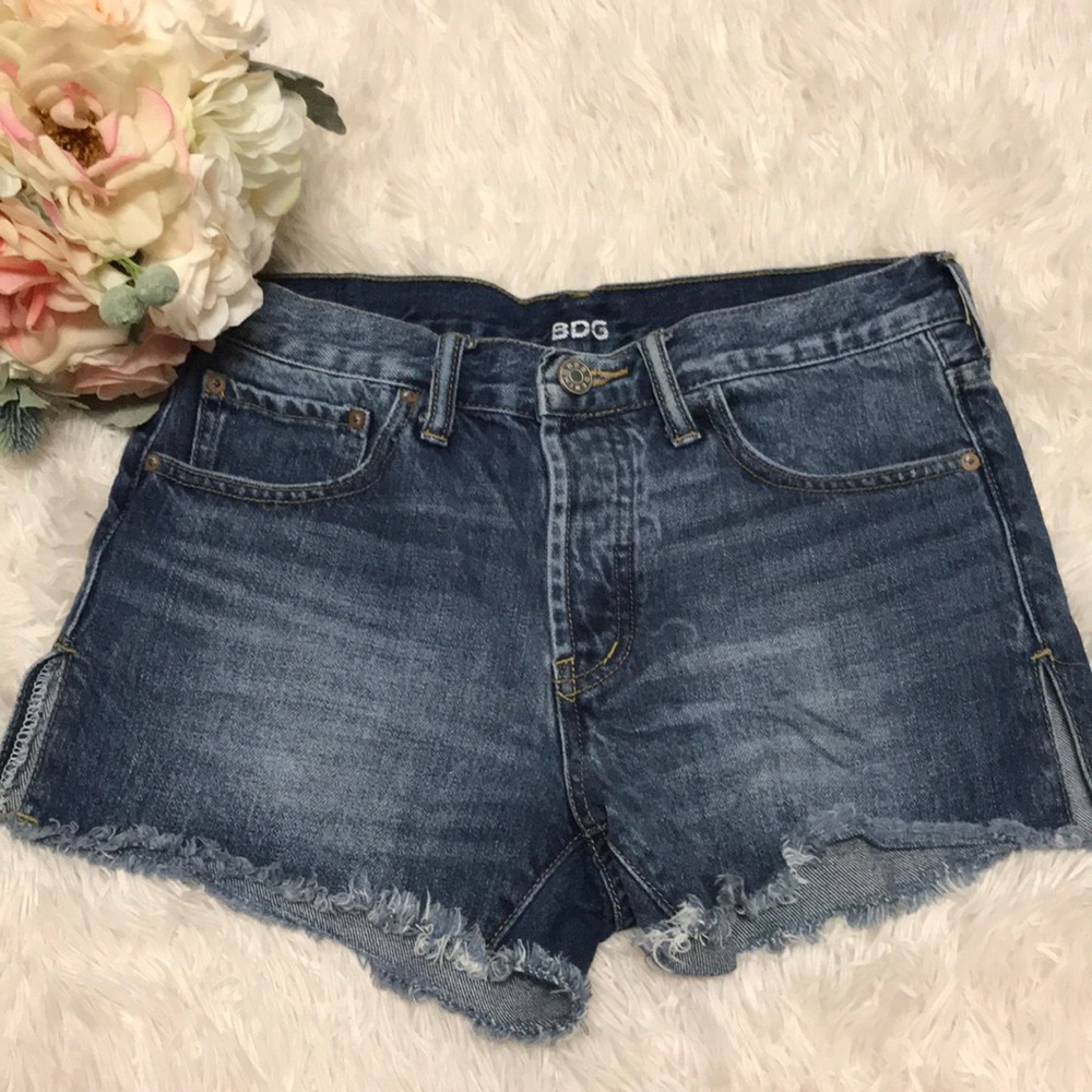 BDG Mid Rise Shorts - size 25